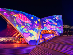 Le vele della Sydney Opera House si illuminano per celebrare i 50 anni di Apple