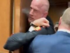 Braccio rotto a un veterano della marina durante un alterco con il senatore americano