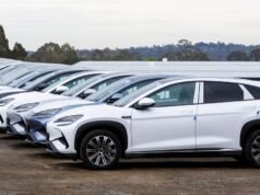 Le ricerche di veicoli elettrici sui principali siti di vendita di automobili triplicano con l’impennata dei costi del carburante