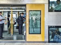 I leader statali raddoppiano il rifiuto di offrire il trasporto pubblico gratuito