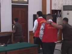 Due australiani evitano la pena di morte per l’omicidio del padre di Melbourne in una lussuosa villa a Bali