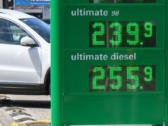 Riunione d’emergenza con le principali compagnie petrolifere tenutasi mentre la crisi petrolifera continua