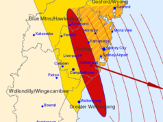 Problemi ai trasporti mentre la tempesta scarica pioggia e grandine su Sydney