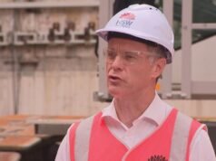 Chris Minns fissa una tempistica per il suo ritiro politico