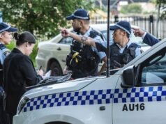 La polizia dà la caccia ad altri uomini dopo che due sono stati accusati di sparatoria mortale nella zona ovest di Sydney