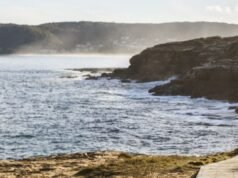 Due uomini morti dopo essere stati tirati fuori dalle onde