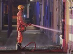 Presunto incendio doloso prende di mira una gelateria nella trafficata strada di Melbourne