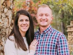 La moglie di un insegnante americano ucciso in uno scherzo studentesco andato storto vuole che tutte le accuse vengano ritirate