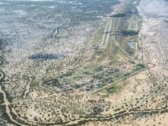 Le minime tropicali hanno messo il NT in grave allerta per inondazioni, e gli abitanti del Queensland sono in fila per tre giorni di inzuppamento