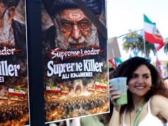 Gli iraniani in tutto il mondo celebrano gli scioperi mentre Trump conferma la morte dell’Ayatollah Khamenei