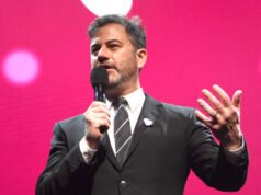 Jimmy Kimmel aiuta i democratici a raccogliere milioni alla raccolta fondi di Hollywood con Hakeem Jeffries e Nancy Pelosi