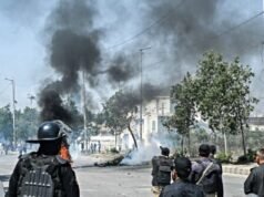 Nove morti mentre i manifestanti pro-Iran assaltano il consolato americano a Karachi, in Pakistan