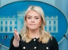 Karoline Leavitt tiene una conferenza stampa alla Casa Bianca
