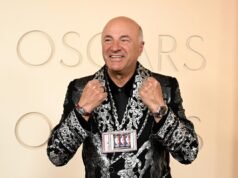 Tutti odiano il look da tappeto rosso di Kevin O’Leary da Oscar: “Carta da parati in un ristorante italiano troppo caro”