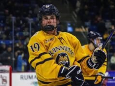 Ethan Wyttenbach di Long Island è finalista per l’Hobey Baker Award del college hockey