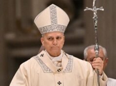 Papa Leone esorta i leader della guerra a fermare i combattimenti dopo che l’attacco mortale alla scuola ha suscitato indignazione