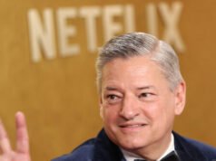 Il CEO di Netflix, Ted Sarandos, smentisce la bufala della sinistra secondo cui Trump avrebbe interferito nella fallita offerta della Warner Bros.