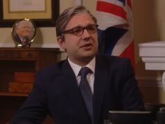 La première di “Saturday Night Live UK” mette a dura prova l’ansia da Trump di Keir Starmer in un imbarazzante Cold Open