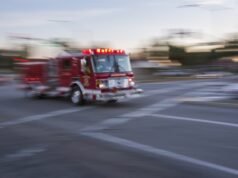 Scoppia un incendio con due allarmi nel complesso di appartamenti Campbell