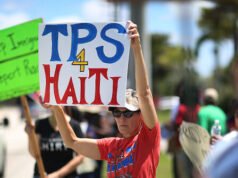 Trump chiede ai giudici di confermare il suo potere di porre fine all’amnistia per i migranti haitiani