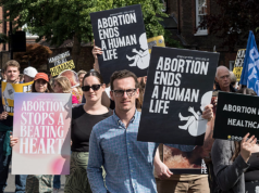 Leader pro-vita critica la “folle” legge britannica che depenalizzerebbe alcuni aborti fino alla nascita