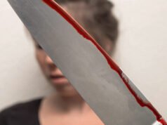 La donna che ha ammesso di aver ucciso il fidanzato e di avergli tagliato i genitali è stata assolta