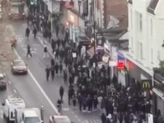 La guardia di sicurezza di Clapham racconta di quando è stato costretto a chiudere a chiave i clienti all’interno del negozio mentre una folla di giovani selvaggi si scatenava – dopo che la polizia municipale aveva avvertito dei “collegamenti” delle vacanze di Pasqua