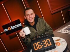 Scott Mills rompe il silenzio dopo l’ascia della BBC: la star di Radio 2 rilascia una dichiarazione emotiva ringraziando colleghi e ascoltatori per la loro “gentilezza” in seguito alle accuse di reati sessuali