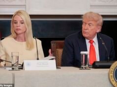Pam Bondi ha implorato Trump di non licenziarla durante la drammatica resa dei conti alla Casa Bianca mentre un insider rivela la sua ultima goccia