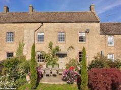 Unisciti al set dei Cotswolds! Casa a schiera di Stow-on-the-Wold di II grado in palio per £ 995.000