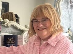 Susan Boyle festeggia il trasloco nella sua nuova casa glamour mentre mostra i suoi dolcetti per il 65esimo compleanno, dopo aver lottato per lasciare l’umile proprietà comunale della sua infanzia