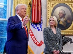 Trump LICENZIA Pam Bondi dopo un anno tumultuoso di problemi con i file Epstein e rabbia di base MAGA dopo la resa dei conti alla Casa Bianca