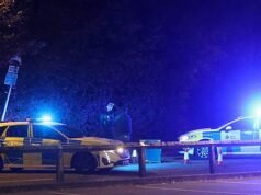 Una giovane ragazza e un uomo vengono uccisi e una donna sta combattendo per la sua vita dopo che un camion ribaltabile si è schiantato contro un pony e una trappola nel Kent