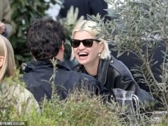 Pixie Geldof pranza con gli amici a Primrose Hill mentre la famiglia si prepara a celebrare il 12° anniversario della morte della sua defunta sorella Peaches