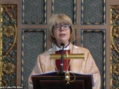 La prima arcivescovo donna di Canterbury esorta a pregare per la “fine della violenza e della distruzione in Medio Oriente” nel primo sermone di servizio di Pasqua nel ruolo