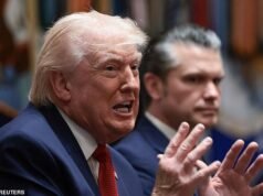 Come gli Stati Uniti hanno scatenato una potenza di fuoco travolgente per salvare un aviatore incagliato sotto il fuoco nemico in Iran… e poi hanno annientato ogni arma rimasta dietro di sé