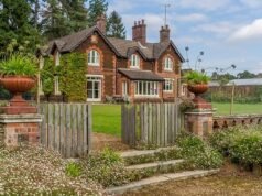 Il periodo festivo è stato quello in cui Edward è stato costretto a trascorrere la Pasqua perché Andrew sta puntando i piedi a Wood Farm