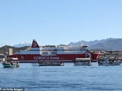 I turisti britannici rimangono bloccati dopo che i pescatori francesi hanno bloccato i porti per protestare contro il carburante