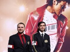 Blanket e Prince Jackson fanno una rara apparizione alla première di Michael… ma Parigi non si presenta