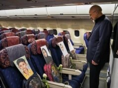 Lo stretto di Hormuz è ancora chiuso perché l’Iran ha posizionato le mine “a casaccio” e ora non riesce a localizzare gli esplosivi per rimuoverle, avvertono i funzionari statunitensi