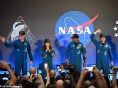 L’equipaggio di Artemis II afferma di essere “legato per sempre” dopo lo storico viaggio sulla luna mentre rompe il silenzio dopo il ritorno a Houston