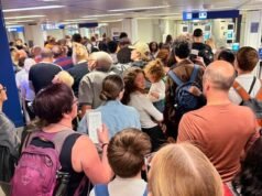 Il carburante per aerei potrebbe esaurirsi nel “prossimo futuro” a causa della guerra con l’Iran, avverte l’UE mentre le vacanze estive incombono