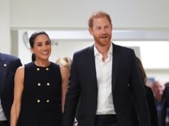 Dallo stile First Lady al gemellaggio con Harry! Meghan indossa un abito blu scuro “reale” e causal color kaki di stilisti australiani a Melbourne