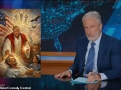 Jon Stewart nota una strana somiglianza nel meme “Jesus” dell’IA di Trump, ora cancellato