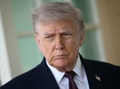 I britannici si trovano ad affrontare carenze “entro poche settimane” nonostante la rinnovata affermazione di Donald Trump che la guerra con l’Iran sia “finita” – mentre Keir Starmer è invitato a considerare il razionamento energetico e i voli cargo vengono ridotti