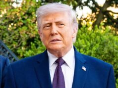 Confusione mentre l’esercito americano mina l’affermazione di Trump secondo cui lo Stretto di Hormuz è aperto con un avvertimento agghiacciante: “Preparatevi a essere abbordati”