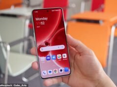 Il TUO telefono è sicuro? Il riconoscimento facciale su 21 dispositivi popolari può essere facilmente falsificato con foto stampate, rivelano i test: quindi il tuo è nell’elenco?