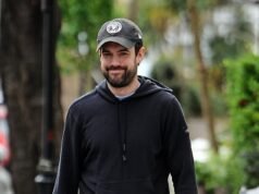 Jack Whitehall esce per una partita di padel dopo aver lasciato sua madre Hilary “disperata” facendo un passo falso al matrimonio a pochi giorni dal suo grande giorno con Roxy Horner
