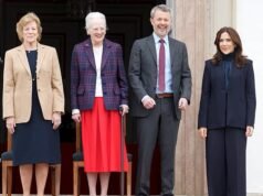 Nel momento in cui la danese Margrethe II dà alla nuora la regina Mary un “ticchettio” reale mentre si accovaccia fuori dal palazzo – in una scena simile a quella della cugina Elisabetta II e del principe William