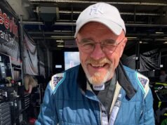 Il pilota automobilistico muore dopo uno scioccante incidente con sette auto mentre Max Verstappen rende omaggio dopo aver preso parte all’evento